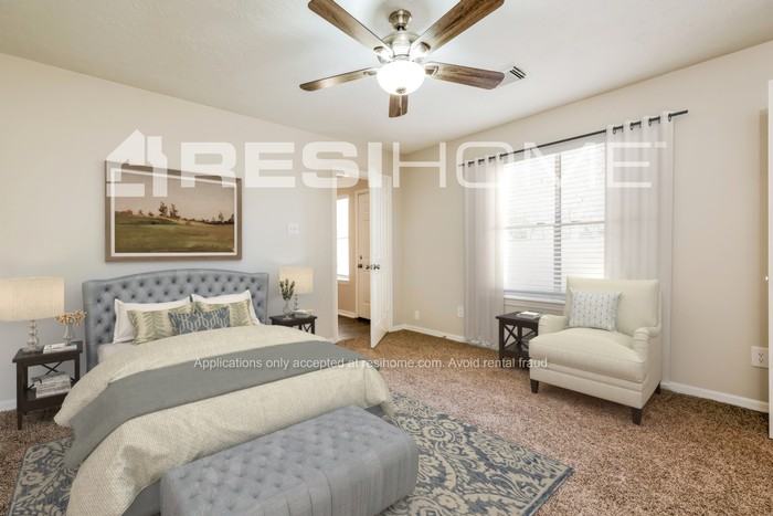 13710 Sableglen St - Photo 5 of 15