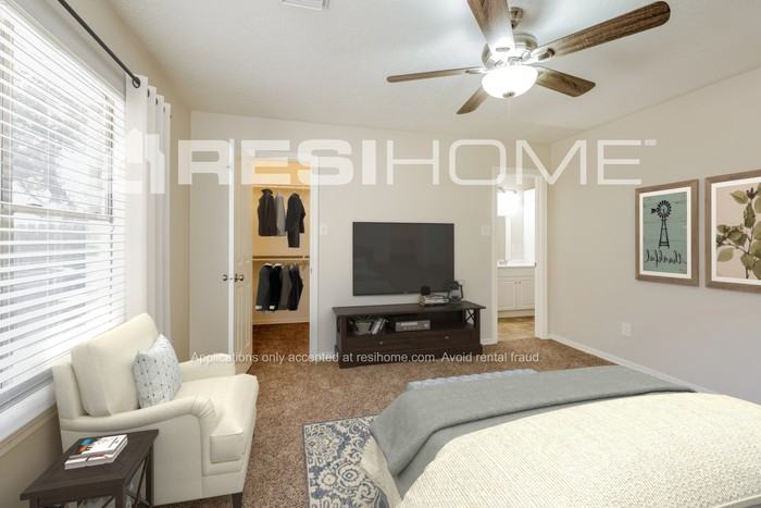 13710 Sableglen St - Photo 6 of 15