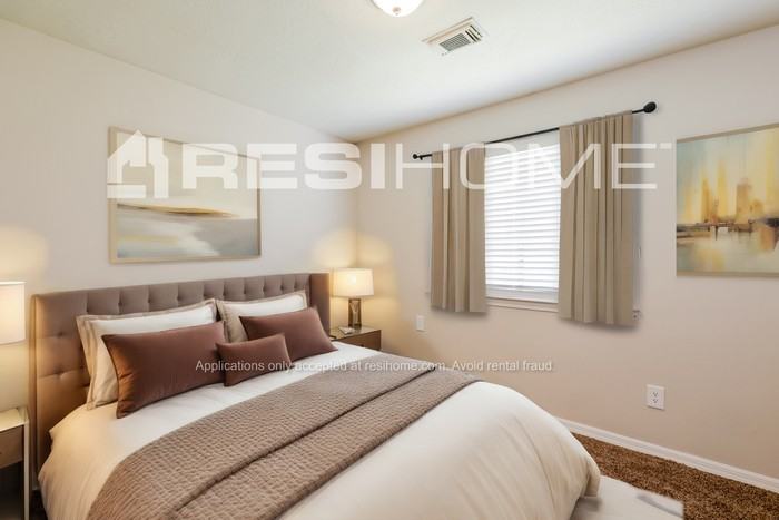 13710 Sableglen St - Photo 7 of 15