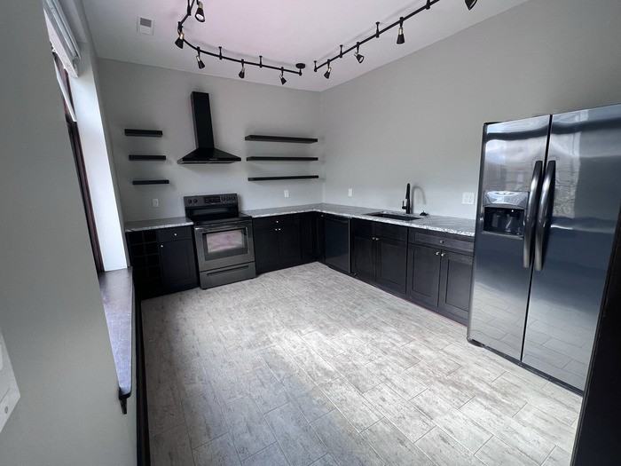 1025 Scott St #2 - Photo 6 of 30