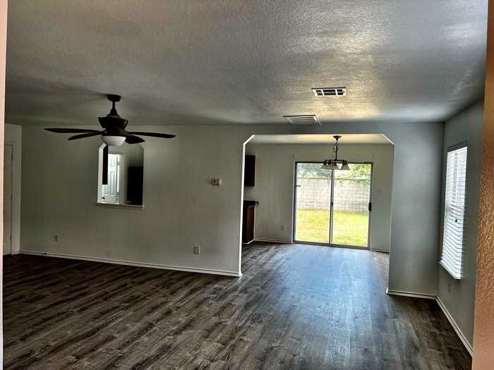 12313 Drummond Dr - Photo 3 of 8