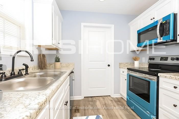 608 Annas Way - Photo 4 of 16