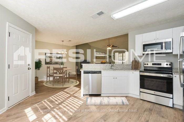 1841 Killarney Dr Sw - Photo 2 of 17