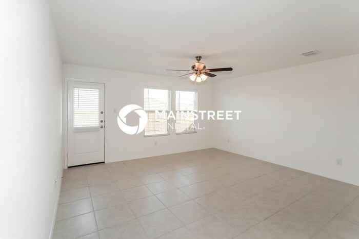 5720 Rockrose Ln - Photo 3 of 16