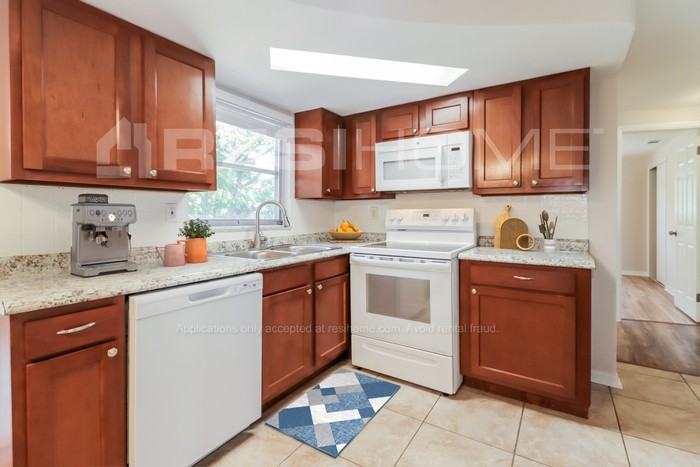4143 Oakfield Ave - Photo 2 of 17