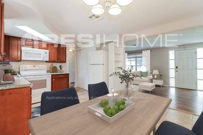 4143 Oakfield Ave - Photo 3 of 17