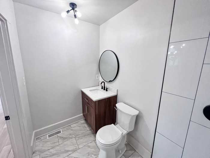 903 Isabella St #1 - Photo 5 of 7