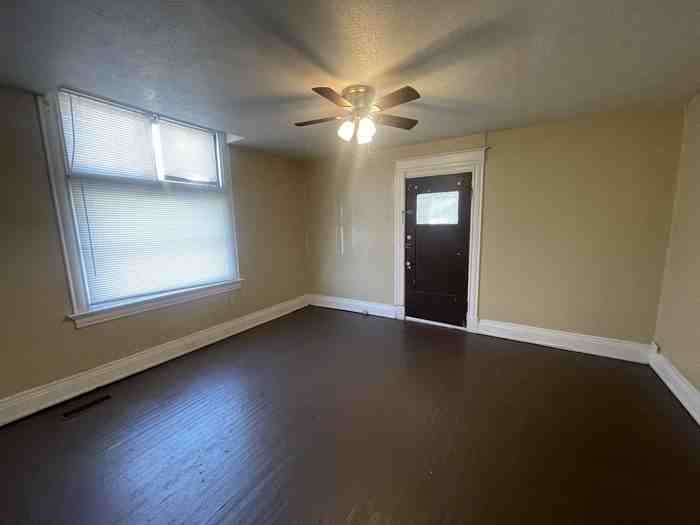 218 E 9th St #1 - Photo 3 of 7