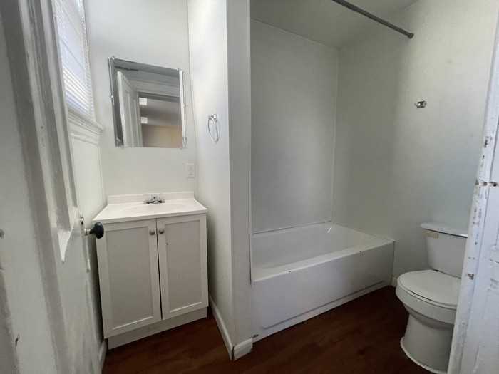 218 E 9th St #1 - Photo 5 of 7
