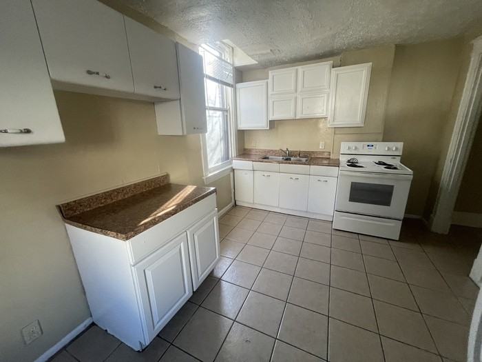 218 E 9th St #1 - Photo 6 of 7