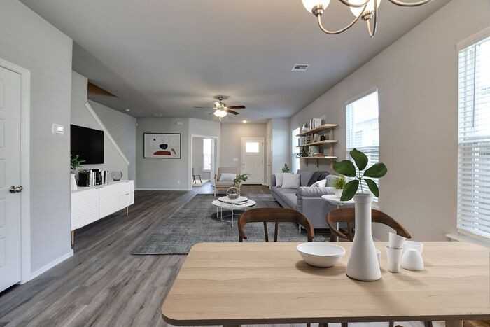 2414 E 6th St #A - Photo 4 of 44