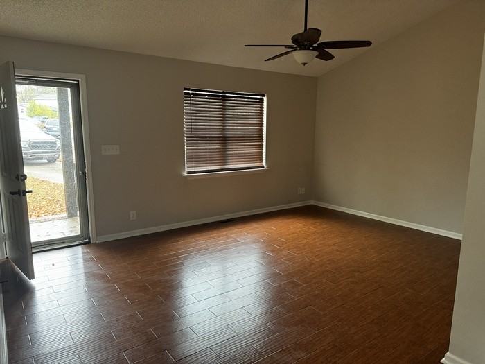 823 Primrose Ln Nw - Photo 3 of 10