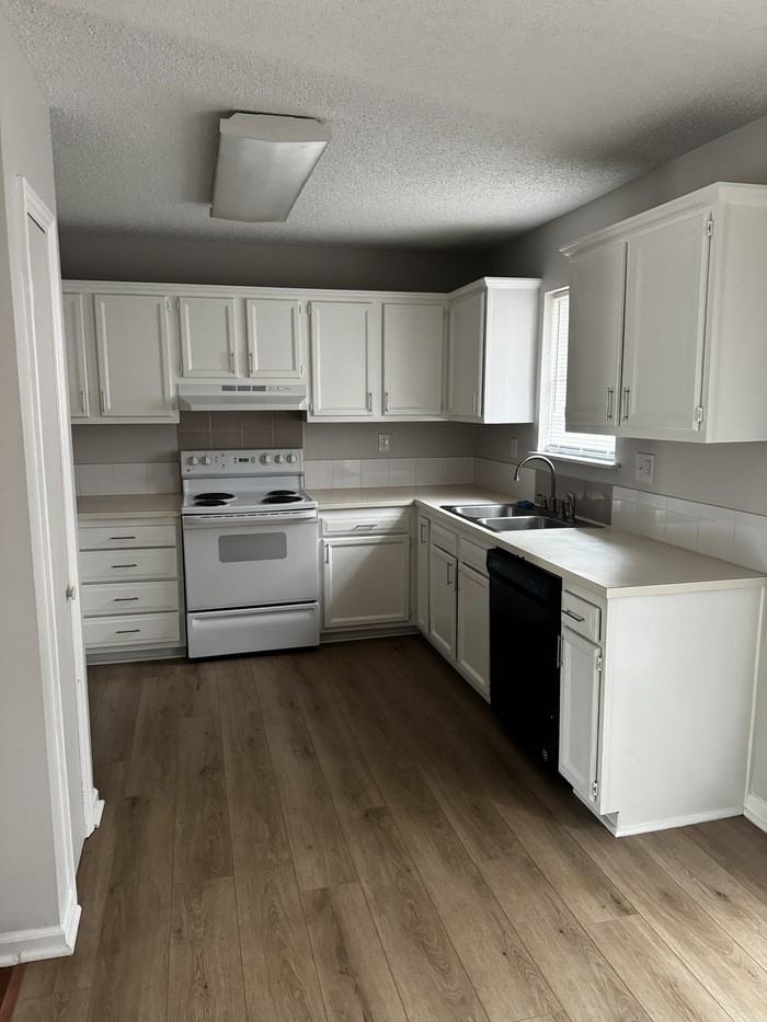 823 Primrose Ln Nw - Photo 4 of 10
