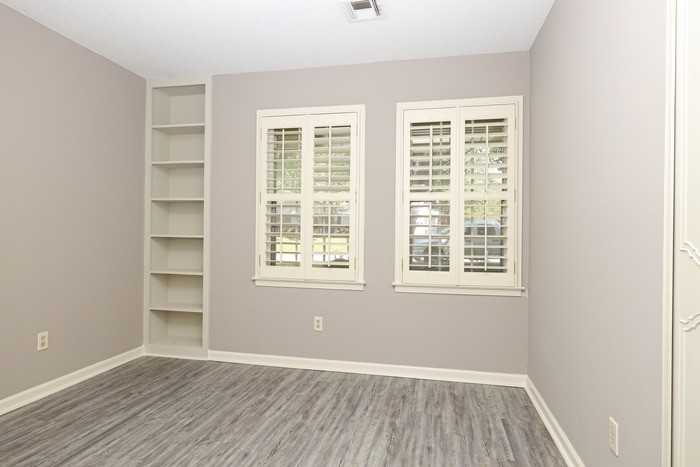 620 Sandhurst Dr - Photo 4 of 12
