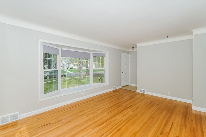 7041 Garfield Ave - Photo 3 of 16