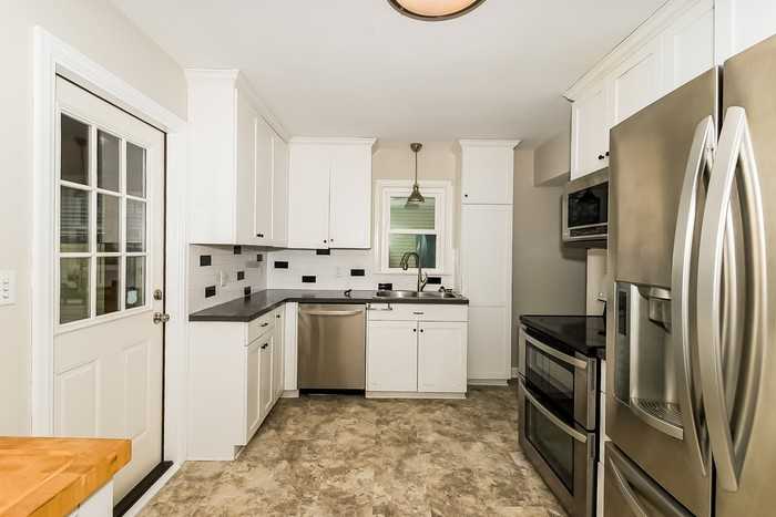 7041 Garfield Ave - Photo 4 of 16