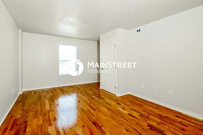 1339 S 28th St #3 - Photo 6 of 17