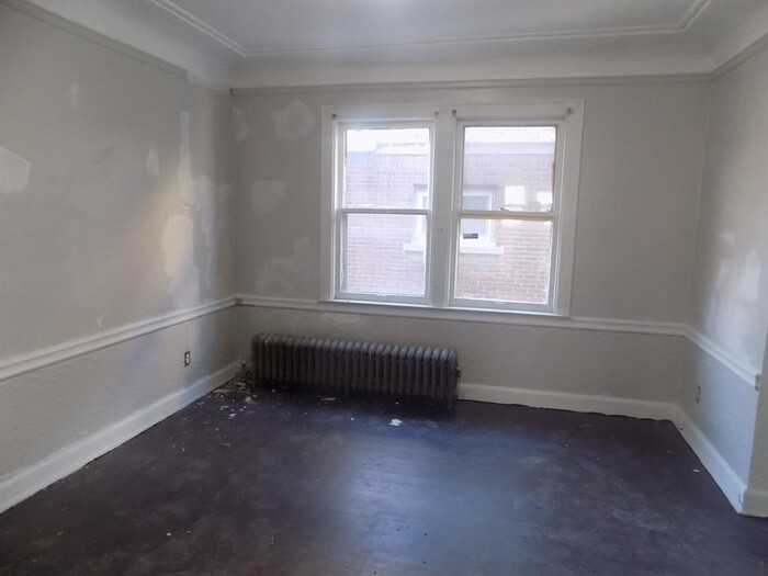 14137 Mansfield St - Photo 3 of 11