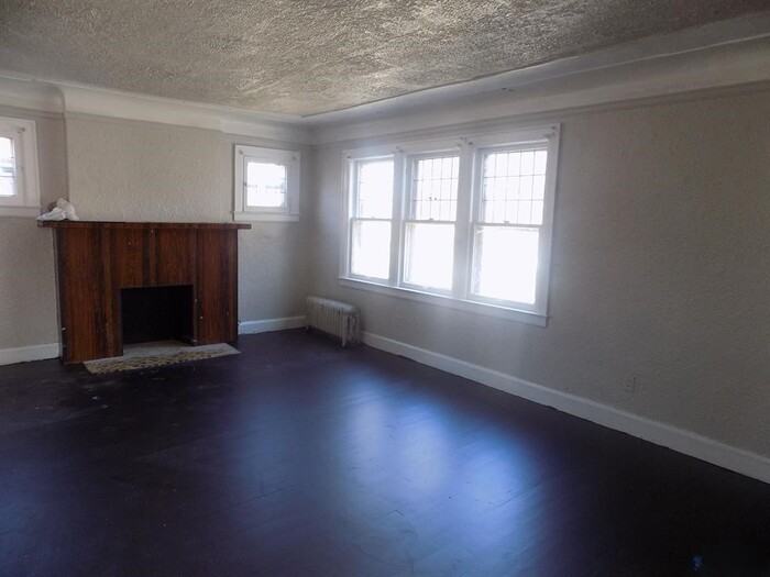 14137 Mansfield St - Photo 6 of 11