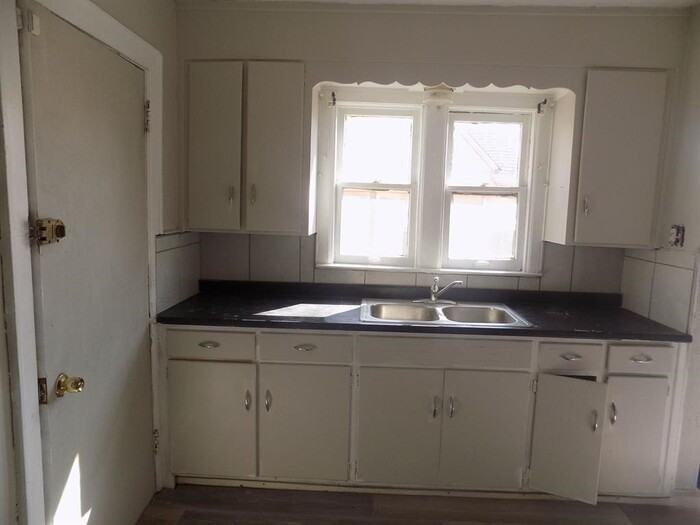14137 Mansfield St - Photo 7 of 11