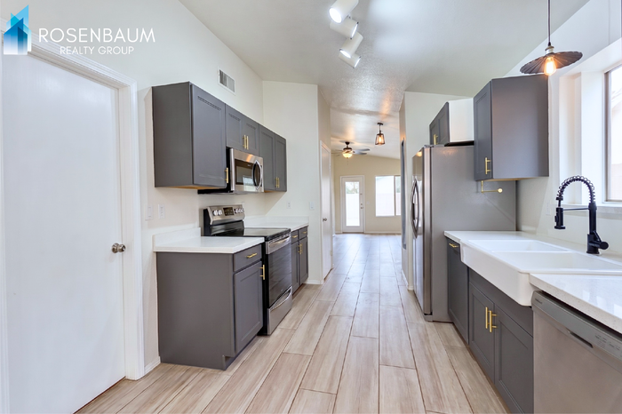 2262 E Arabian Dr - Photo 7 of 13