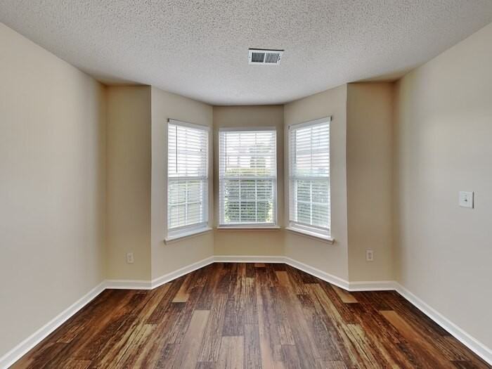 6095 Trotters Cir - Photo 4 of 27