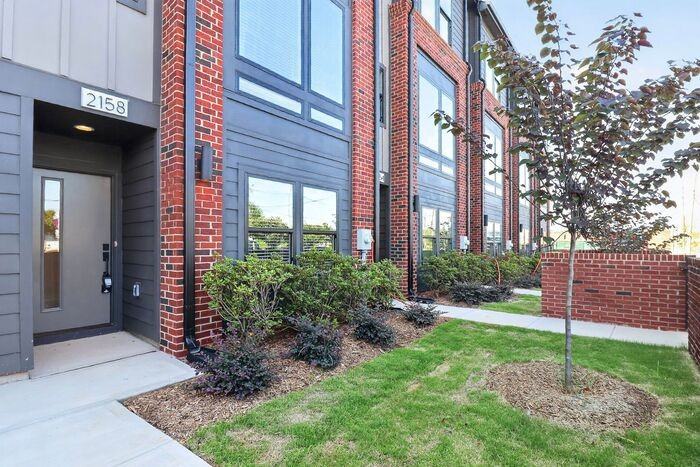 2158 N Graham St - Photo 3 of 31
