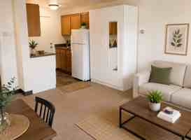 featured image of 126 S Franklin St