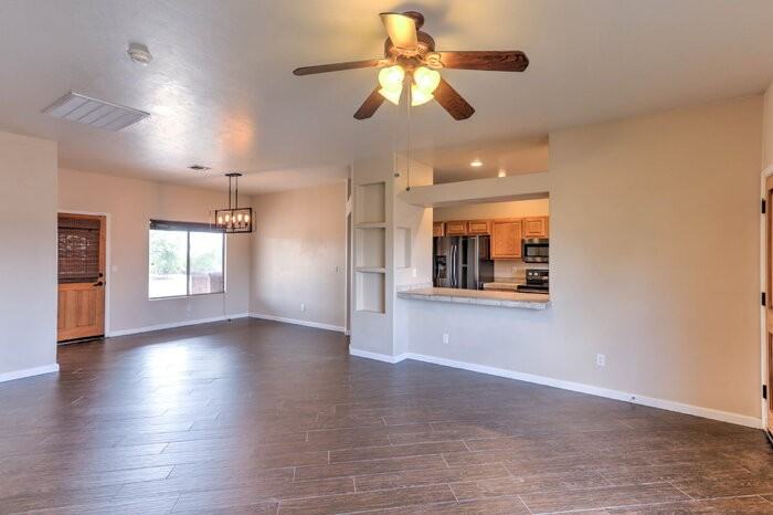 455 N Brahma Rd - Photo 3 of 34