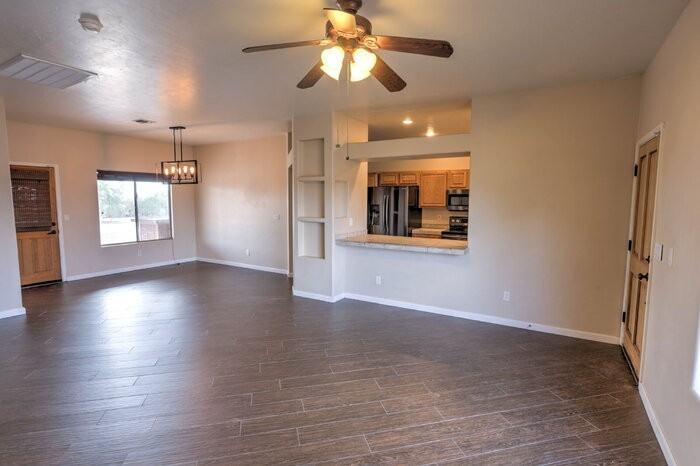 455 N Brahma Rd - Photo 4 of 34