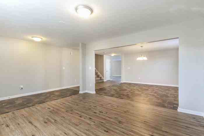 2111 12 Oaks Drive - Photo 2 of 10