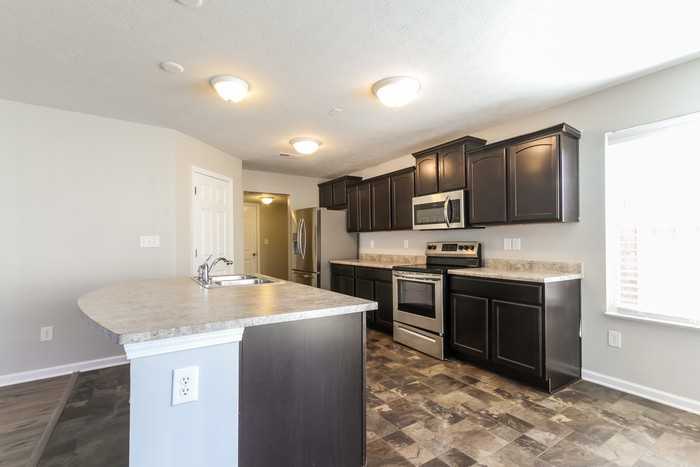 2111 12 Oaks Drive - Photo 3 of 10
