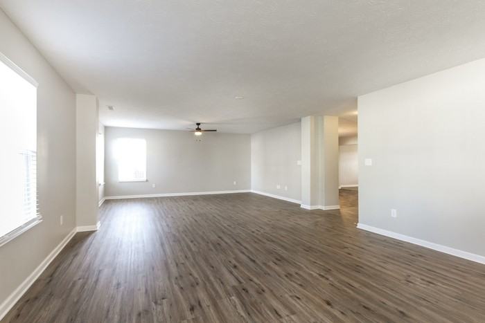 2111 12 Oaks Drive - Photo 4 of 10