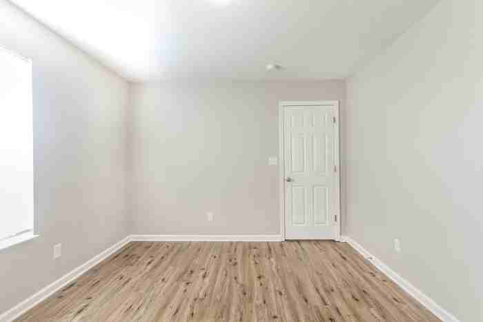 2111 12 Oaks Drive - Photo 7 of 10