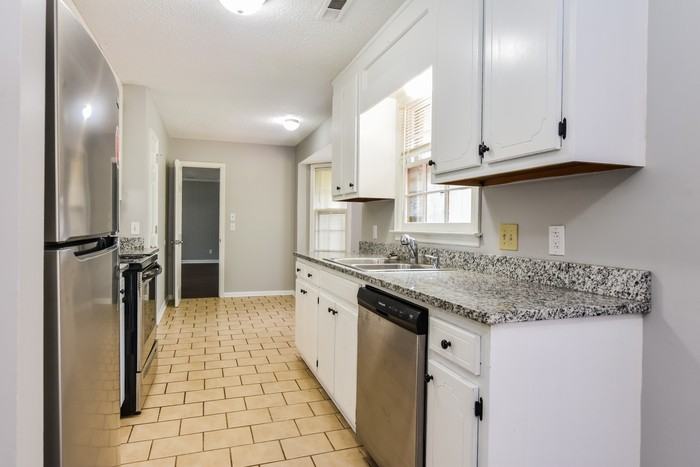 112 Oakcrest Rd - Photo 7 of 11