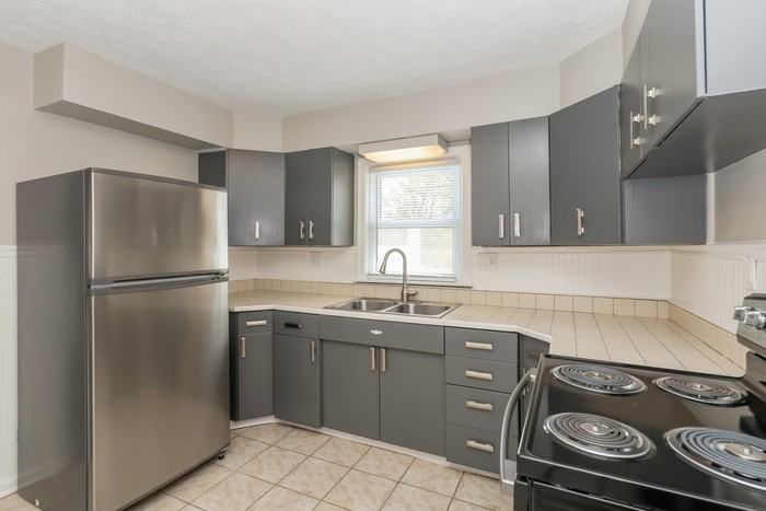 1176 Highview Dr - Photo 4 of 10