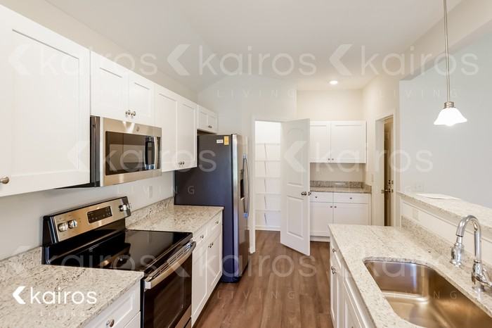 713 Park Ln - Photo 6 of 16