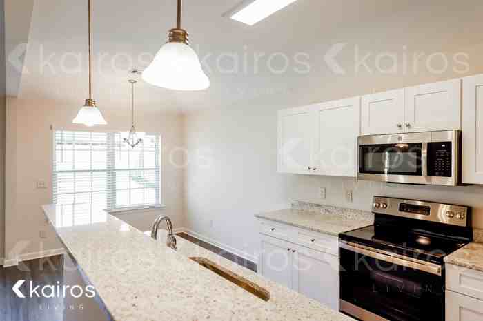 713 Park Ln - Photo 7 of 16