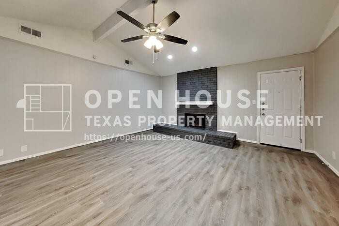 4300 Spring Hill Ln - Photo 4 of 20