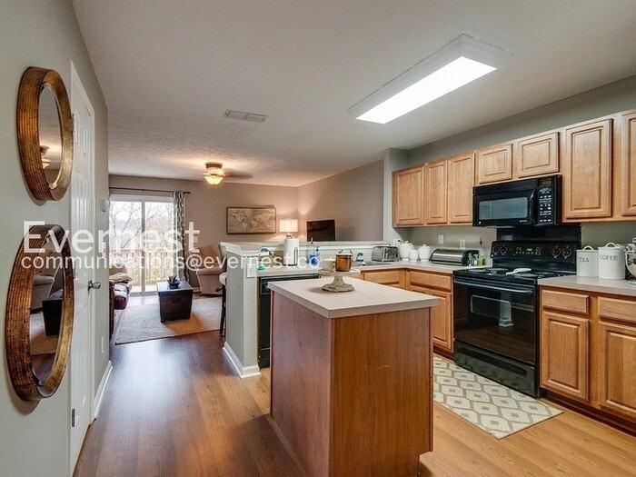 157 Shadow Glen Dr - Photo 3 of 21