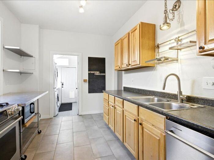 862 S Jefferson St - Photo 7 of 23