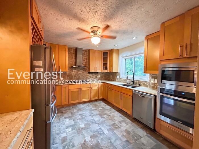 770 Bayliss Dr - Photo 4 of 46