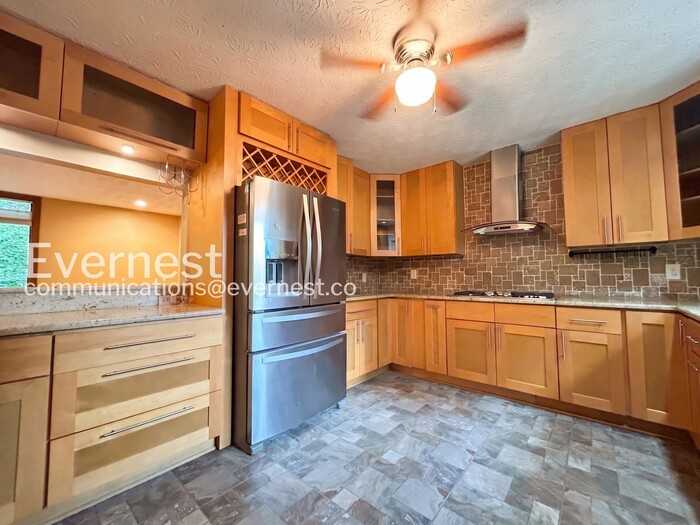 770 Bayliss Dr - Photo 5 of 46