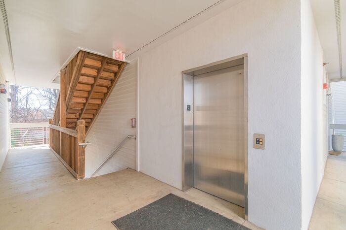 560 Oakland Ave - Photo 4 of 33