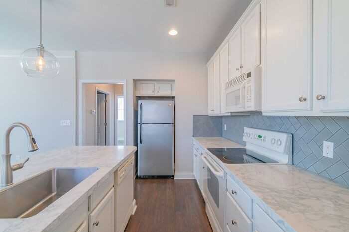 560 Oakland Ave - Photo 5 of 33