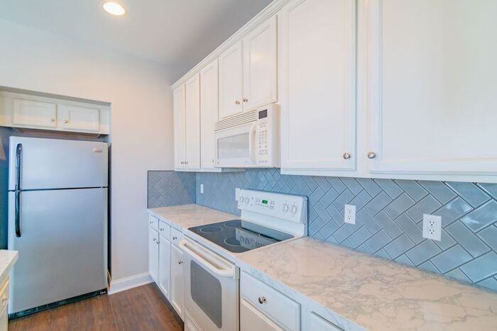 560 Oakland Ave - Photo 6 of 33