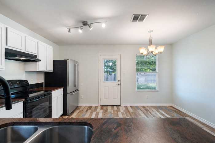 111 Quail Hollow Dr - Photo 4 of 16