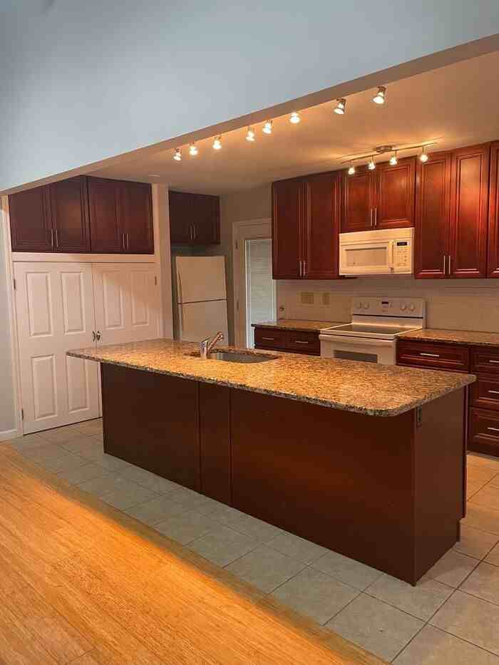 8006 Briardale Dr - Photo 4 of 24