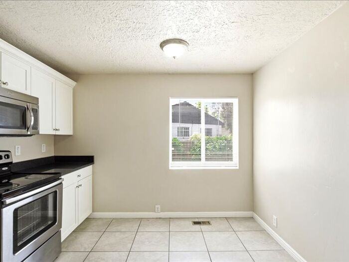 1026 S Montgomery St - Photo 5 of 22