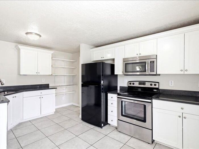 1026 S Montgomery St - Photo 6 of 22
